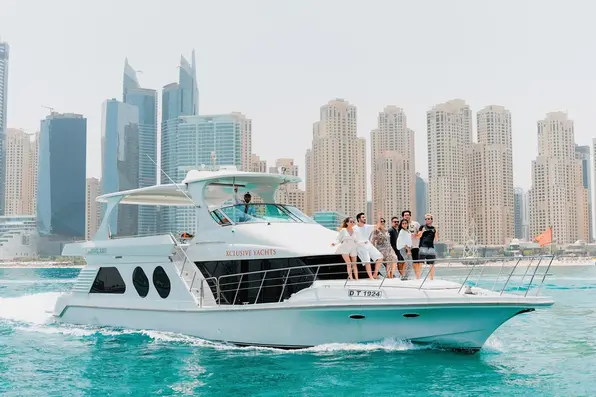 1 Hour Dubai Marina shared Yacht Tour